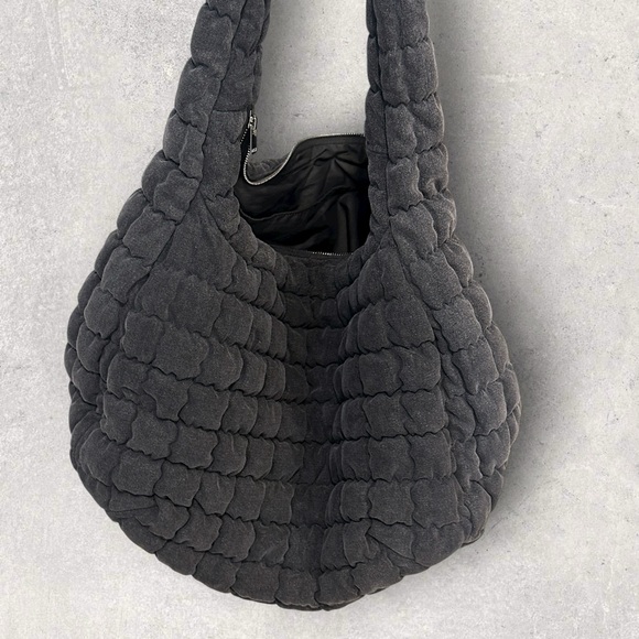 COS Quilted XL Bag - Unisex - Picture 2 of 12